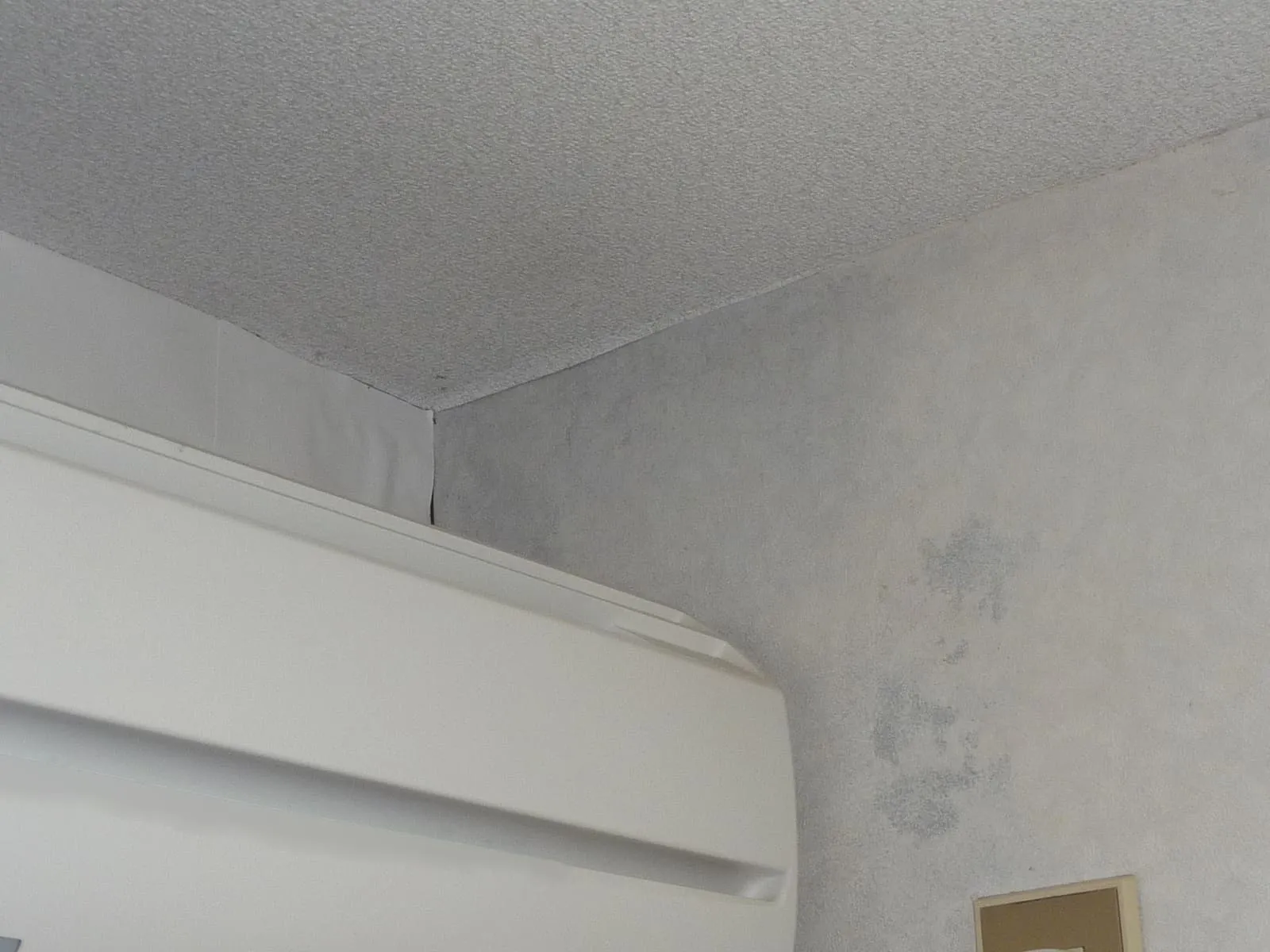 壁紙張替えは剥がした後で決まります|見えない下地の話【埼玉】